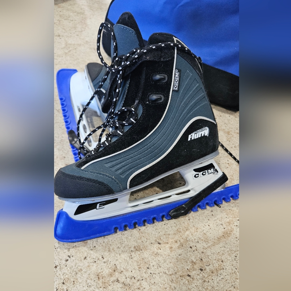 CCM LADIES Black and Gray Ice Skates